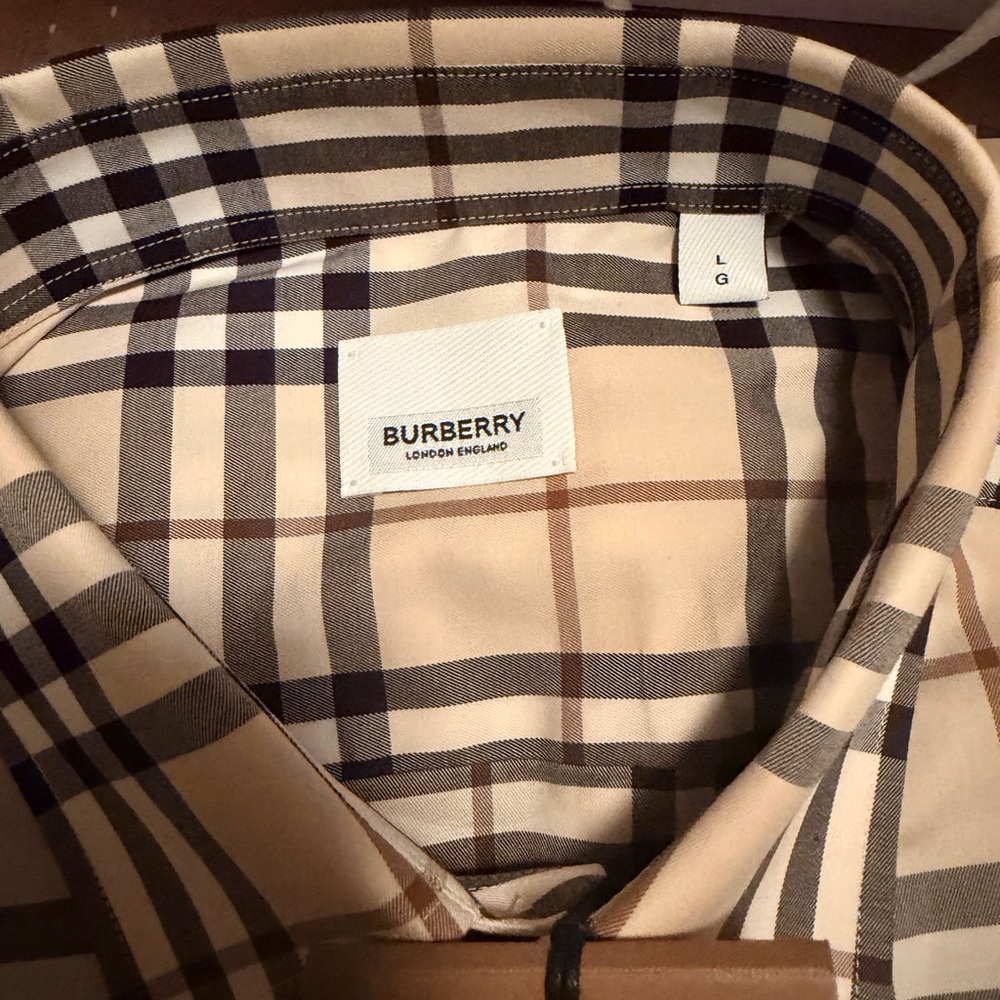 ❗️SOLD❗️Burberry Modern Beige Plaid Casual Shirt - NWT - Picture 2 of 7